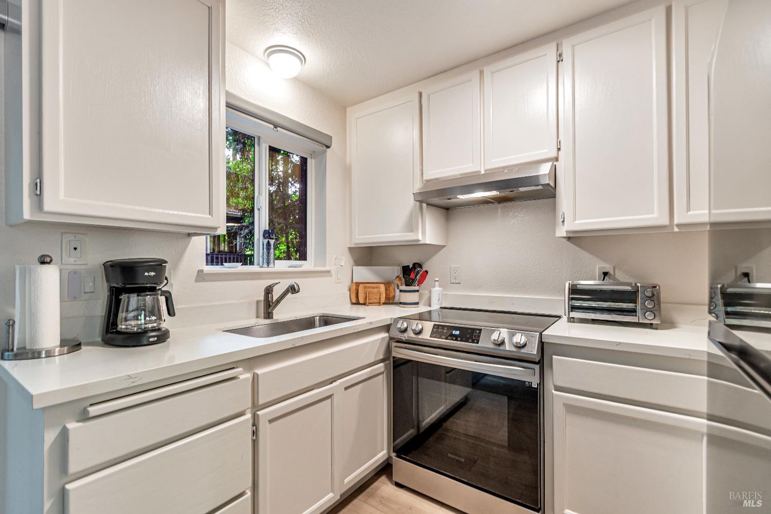 Detail Gallery Image 15 of 40 For 17383 Hwy 116 Unkn, Guerneville,  CA 95446 - 3 Beds | 1 Baths