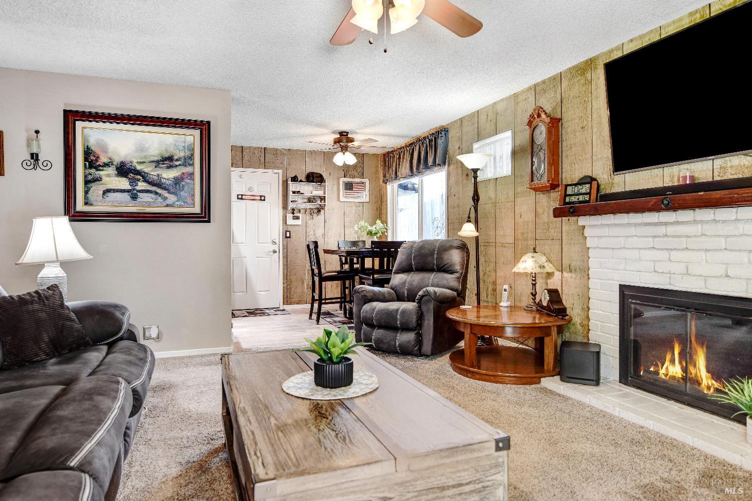 Detail Gallery Image 5 of 16 For 2734 Laurel Dr, Fairfield,  CA 94533 - 3 Beds | 1 Baths