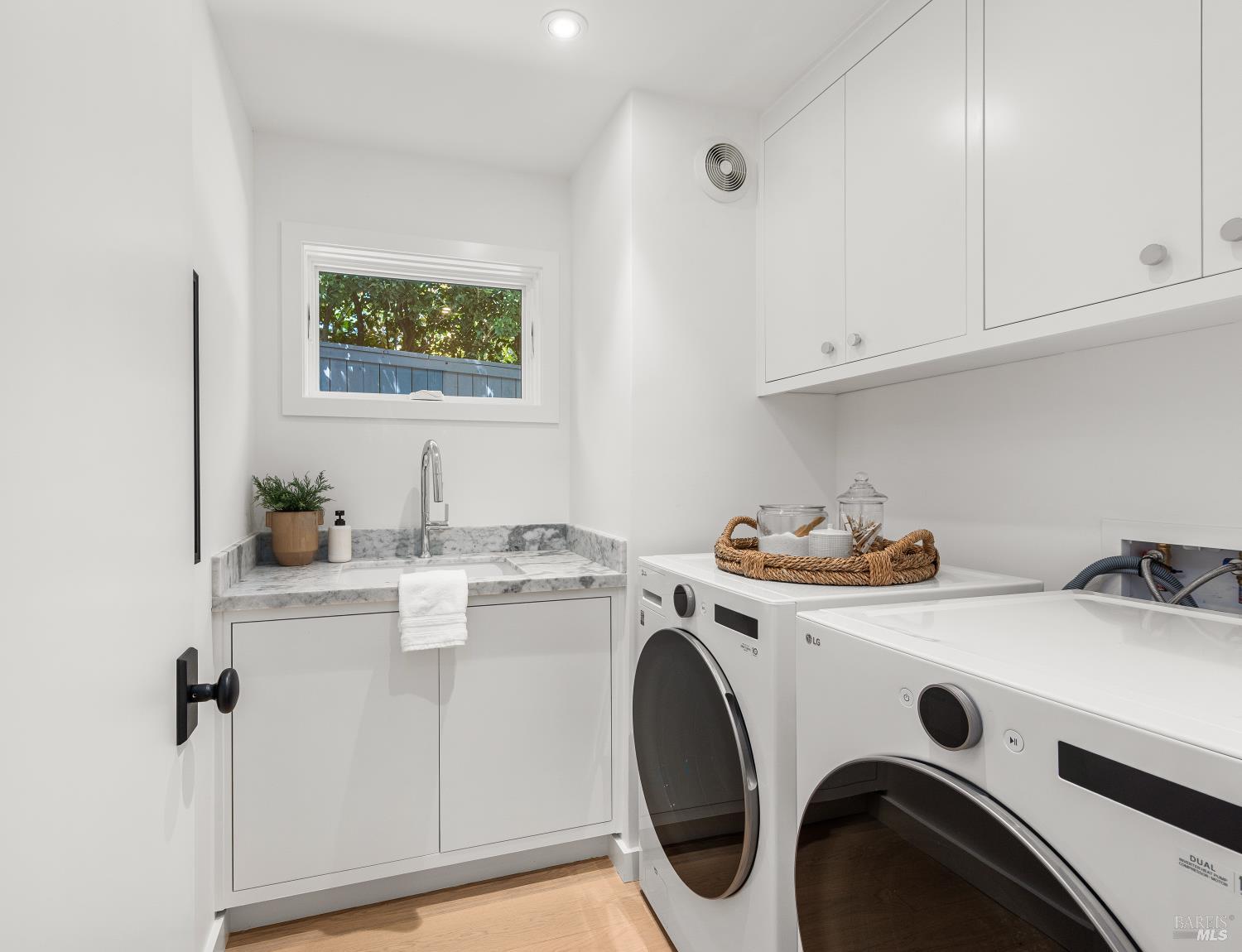Detail Gallery Image 51 of 72 For 402 Alexander Ave, Larkspur,  CA 94939 - 5 Beds | 3/1 Baths