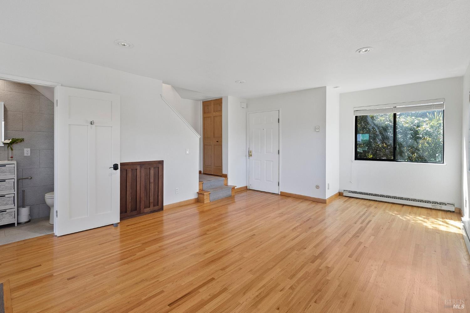 Detail Gallery Image 21 of 47 For 12 Ridgeview Ct, Sausalito,  CA 94965 - 2 Beds | 2/1 Baths