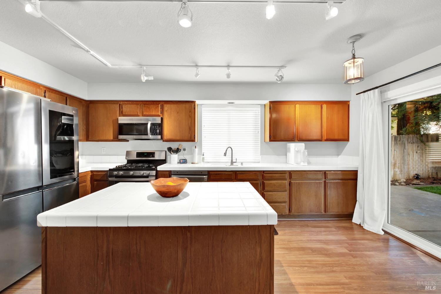 Detail Gallery Image 17 of 39 For 206 Colby Dr, Vacaville,  CA 95687 - 3 Beds | 2/1 Baths