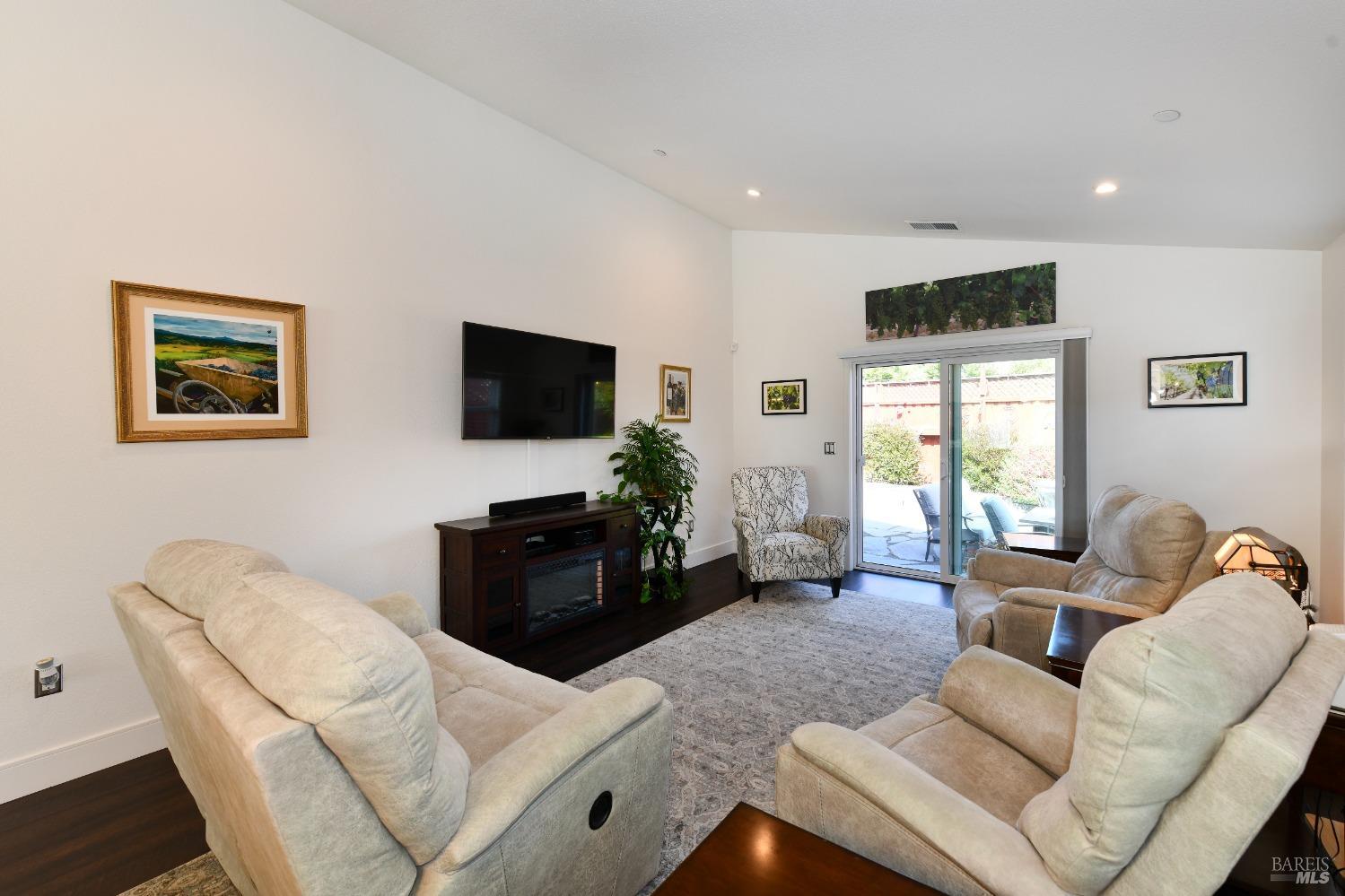 Detail Gallery Image 19 of 44 For 3748 Mocha Ln, Santa Rosa,  CA 95403 - 2 Beds | 2 Baths