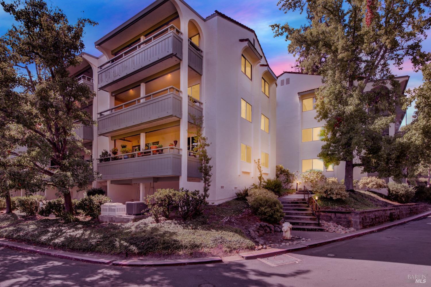 Detail Gallery Image 1 of 29 For 1621 Ptarmigan Dr 3c,  Walnut Creek,  CA 94595 - 2 Beds | 2 Baths