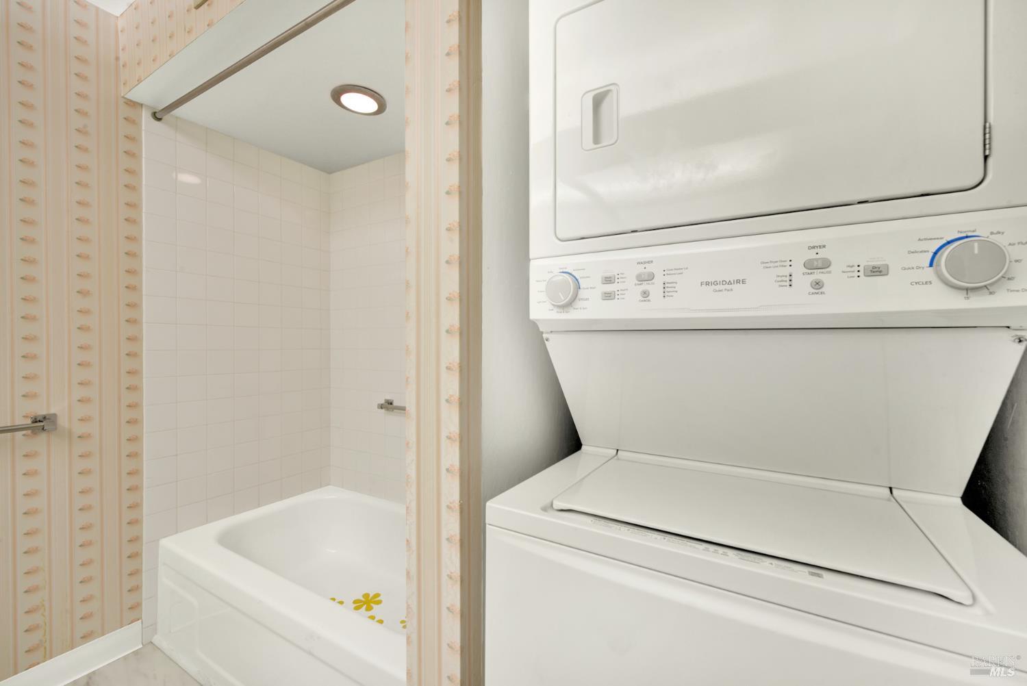 Detail Gallery Image 22 of 29 For 1621 Ptarmigan Dr 3c,  Walnut Creek,  CA 94595 - 2 Beds | 2 Baths