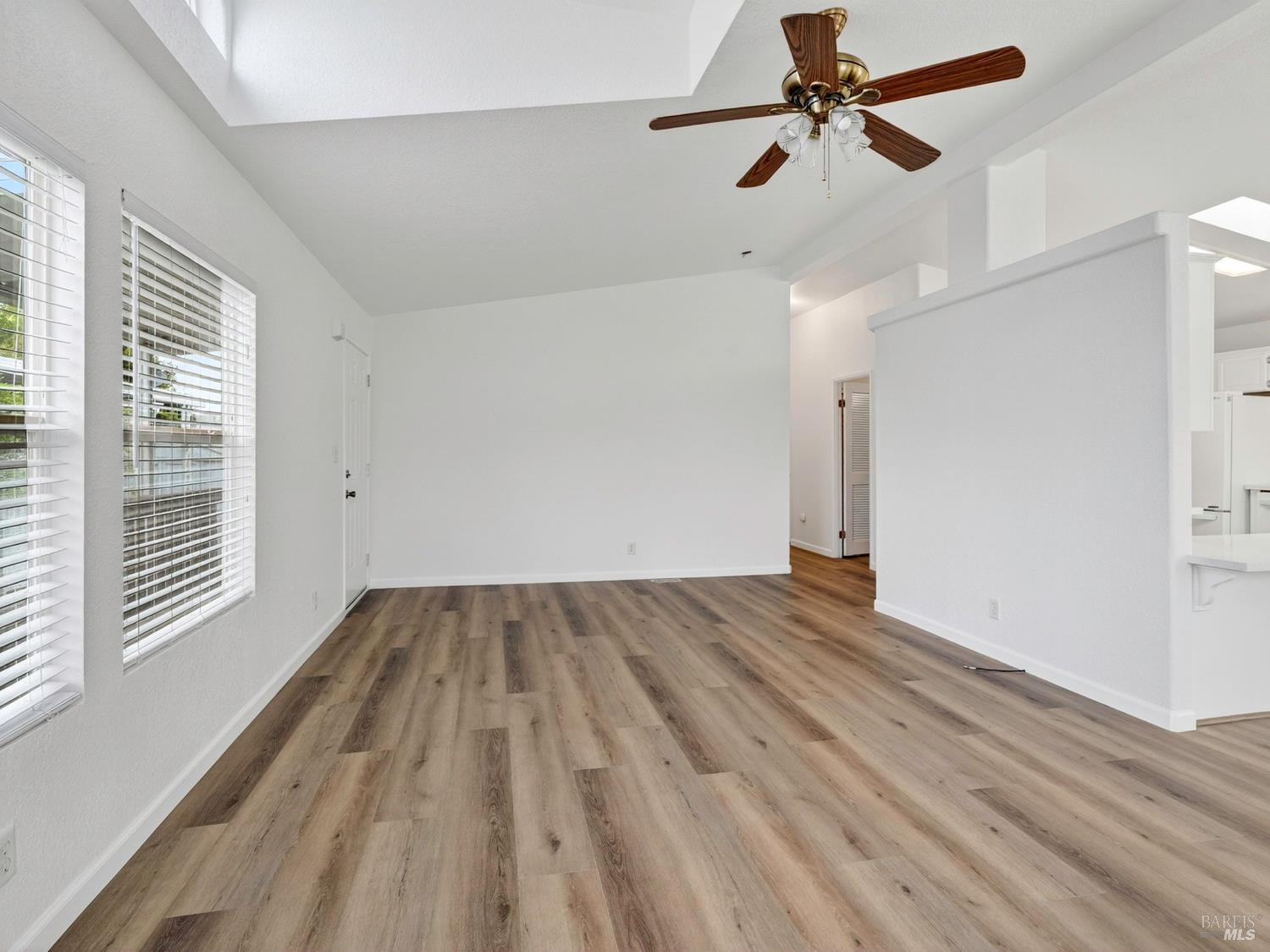 Detail Gallery Image 8 of 27 For 155 Shoreham Way, Santa Rosa,  CA 95401 - 3 Beds | 2 Baths