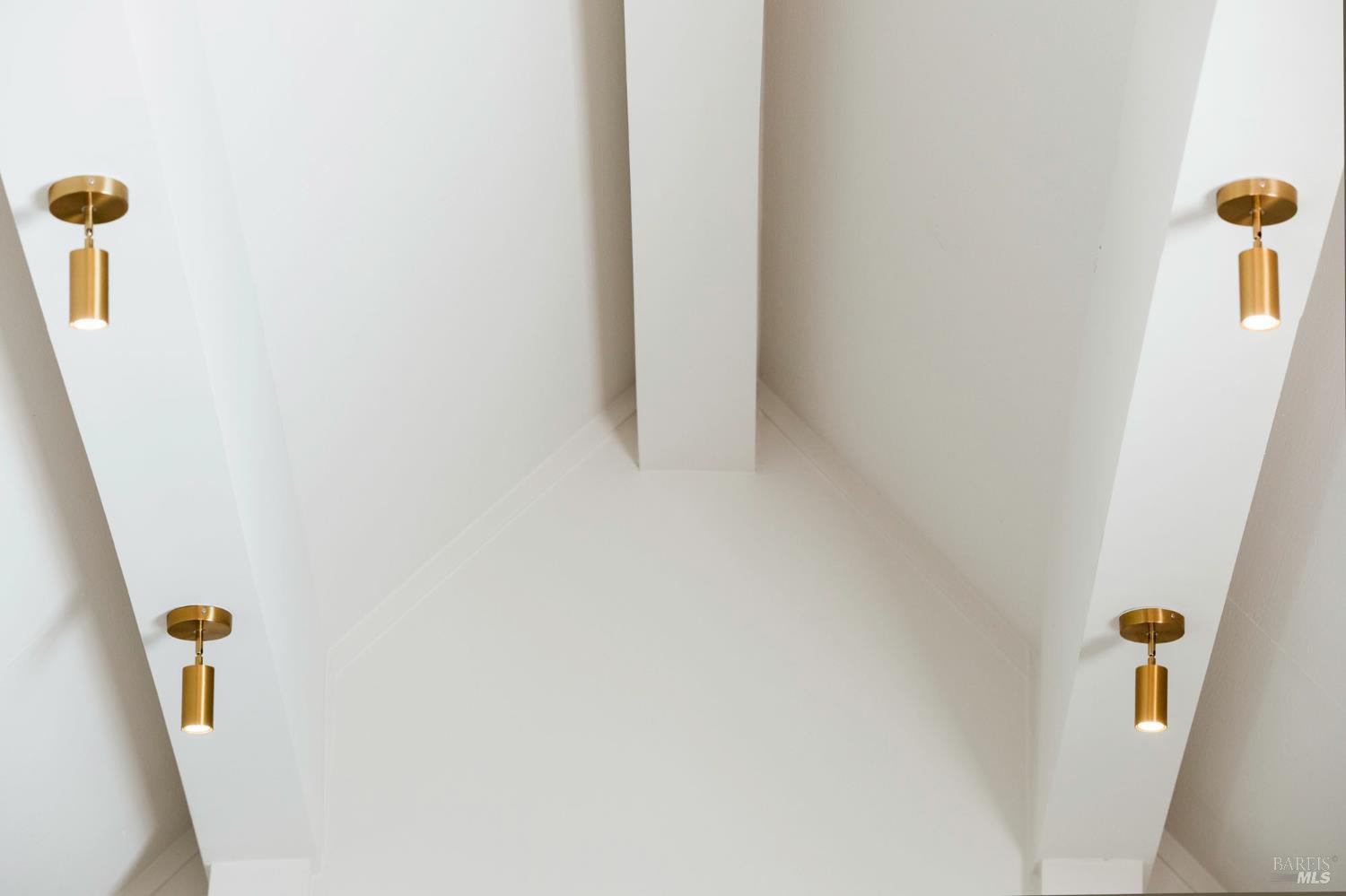 Detail Gallery Image 19 of 63 For 71 Pacheco Creek Dr, Novato,  CA 94949 - 4 Beds | 3/1 Baths