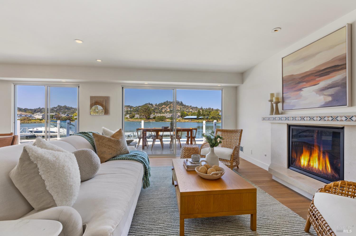 Detail Gallery Image 19 of 47 For 254 Riviera Cir, Larkspur,  CA 94939 - 3 Beds | 2/1 Baths