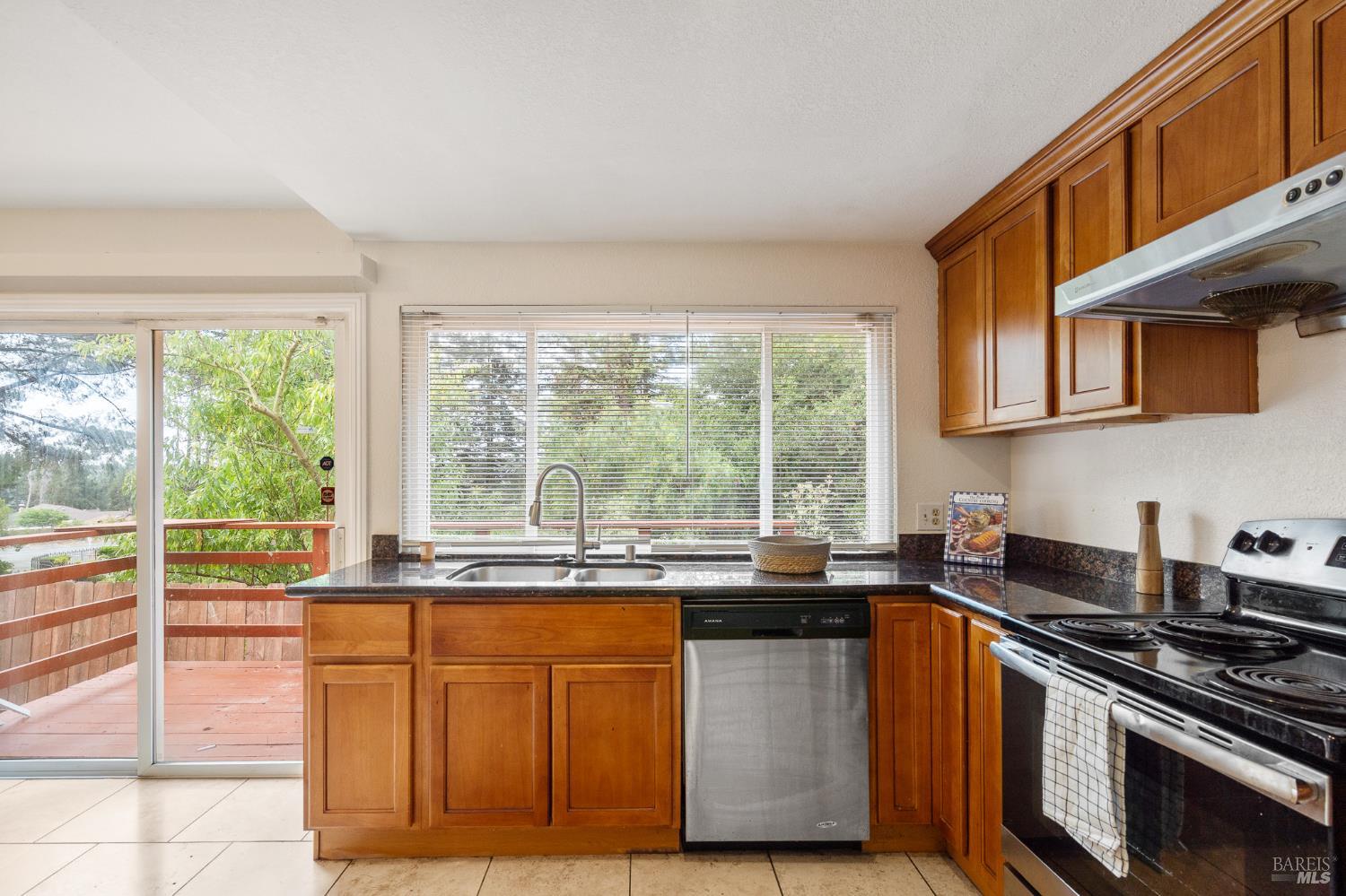 Detail Gallery Image 16 of 41 For 201 Tamalpais Dr, Vallejo,  CA 94589 - 4 Beds | 2/1 Baths