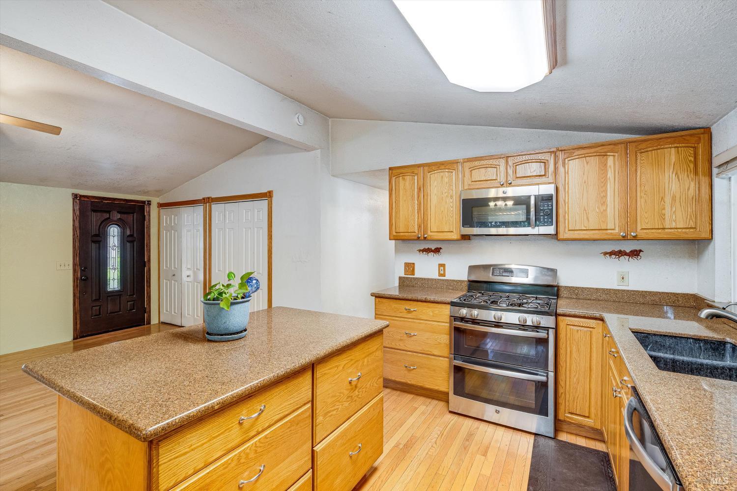 Detail Gallery Image 22 of 92 For 524 Mountain View Ave, Santa Rosa,  CA 95407 - 2 Beds | 2 Baths