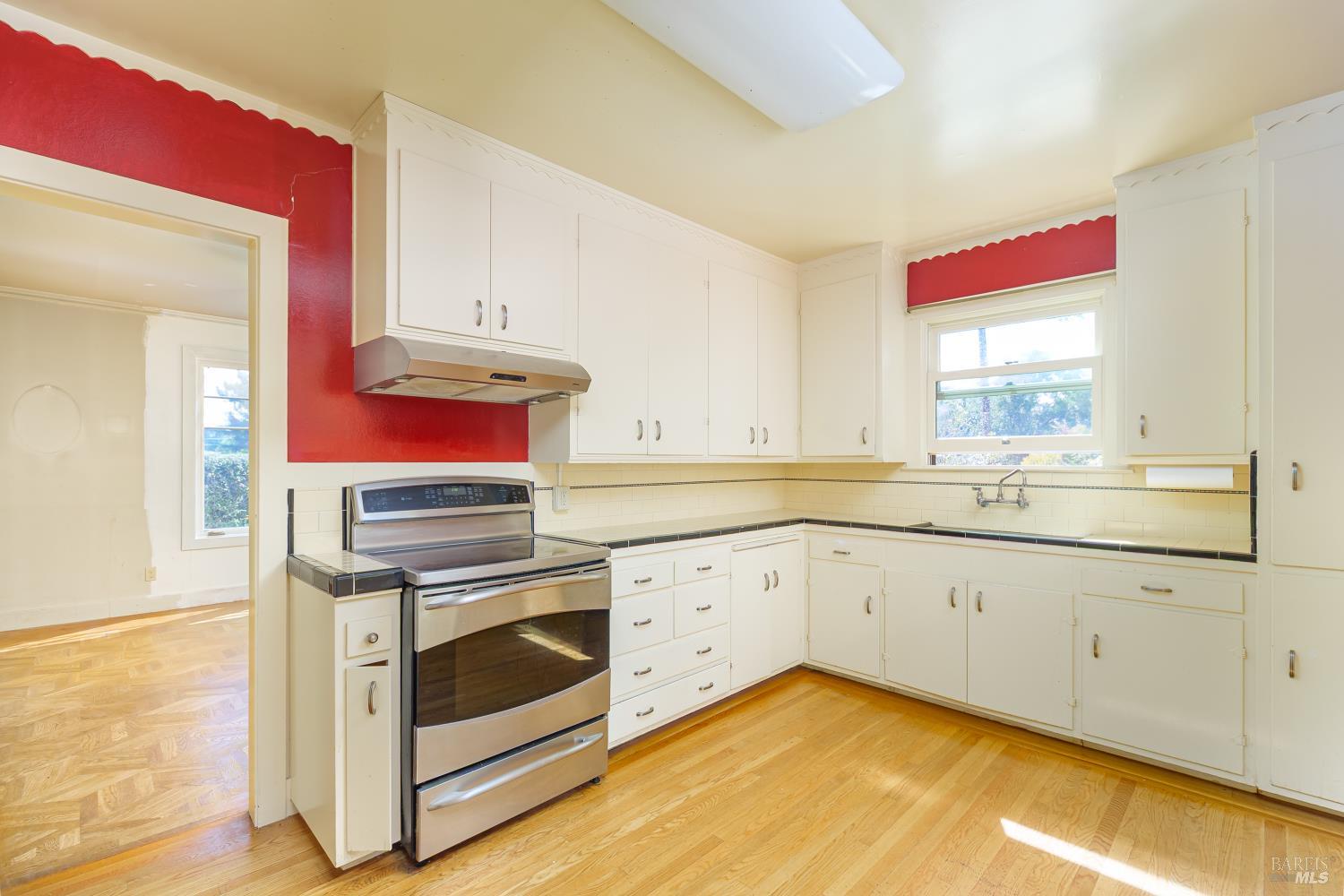 Detail Gallery Image 14 of 35 For 20 Shell Rd, Mill Valley,  CA 94941 - 3 Beds | 1/1 Baths