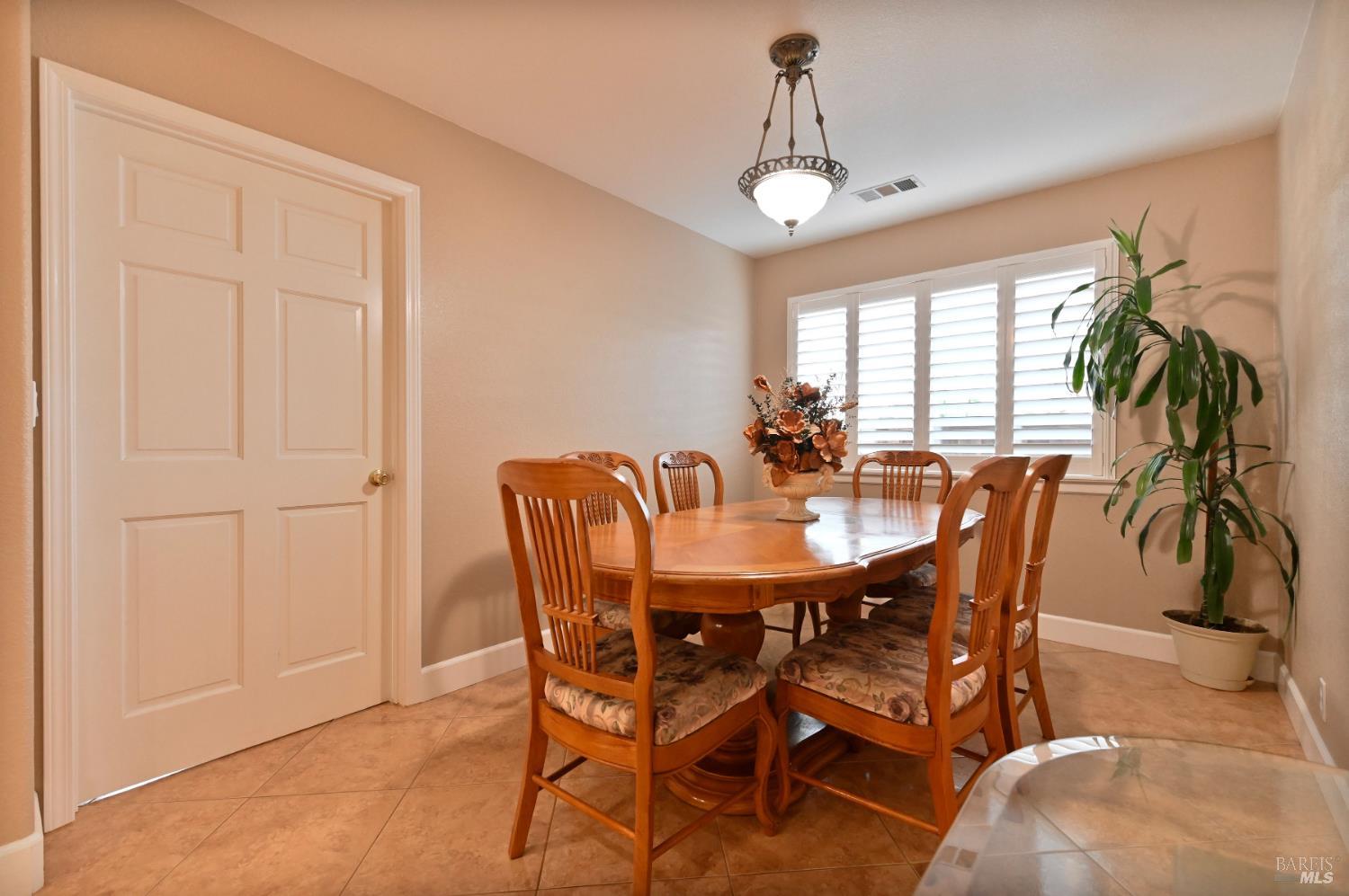 Detail Gallery Image 8 of 32 For 818 Thereza Way, Rio Vista,  CA 94571 - 4 Beds | 2/1 Baths