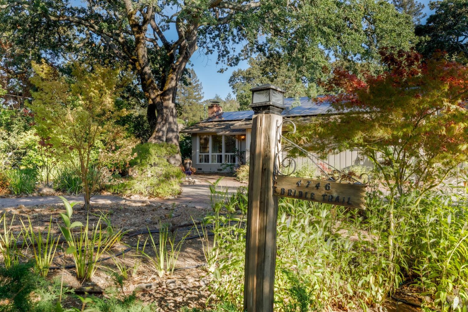 Detail Gallery Image 3 of 30 For 4746 Bridle Trl, Santa Rosa,  CA 95409 - 3 Beds | 2/1 Baths