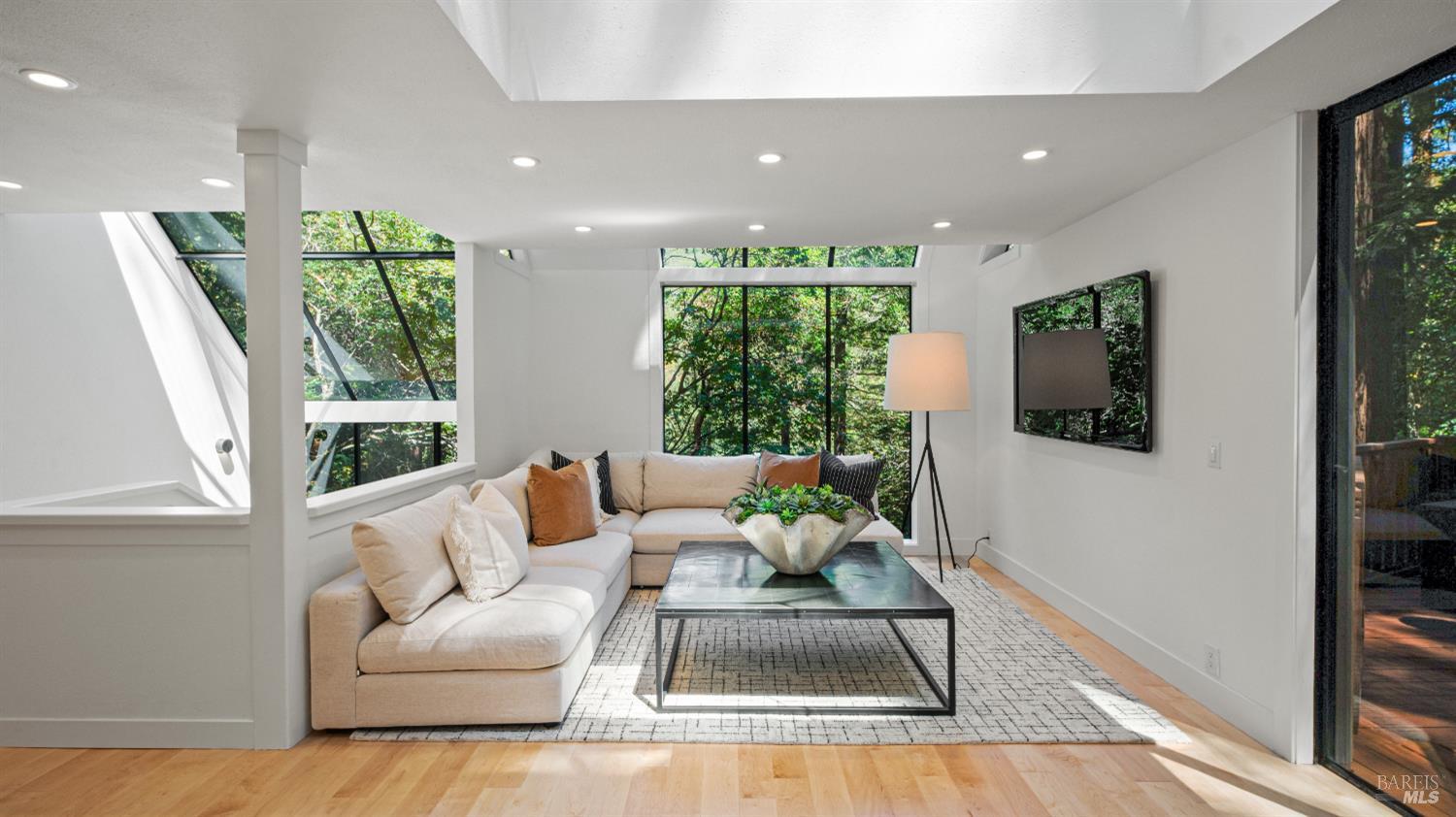 Detail Gallery Image 14 of 52 For 580 Ralston Ave, Mill Valley,  CA 94941 - 4 Beds | 3 Baths