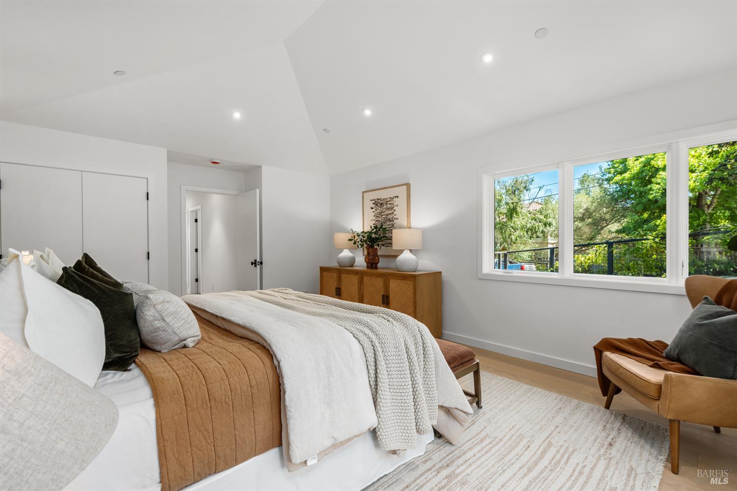 Detail Gallery Image 32 of 72 For 402 Alexander Ave, Larkspur,  CA 94939 - 5 Beds | 3/1 Baths