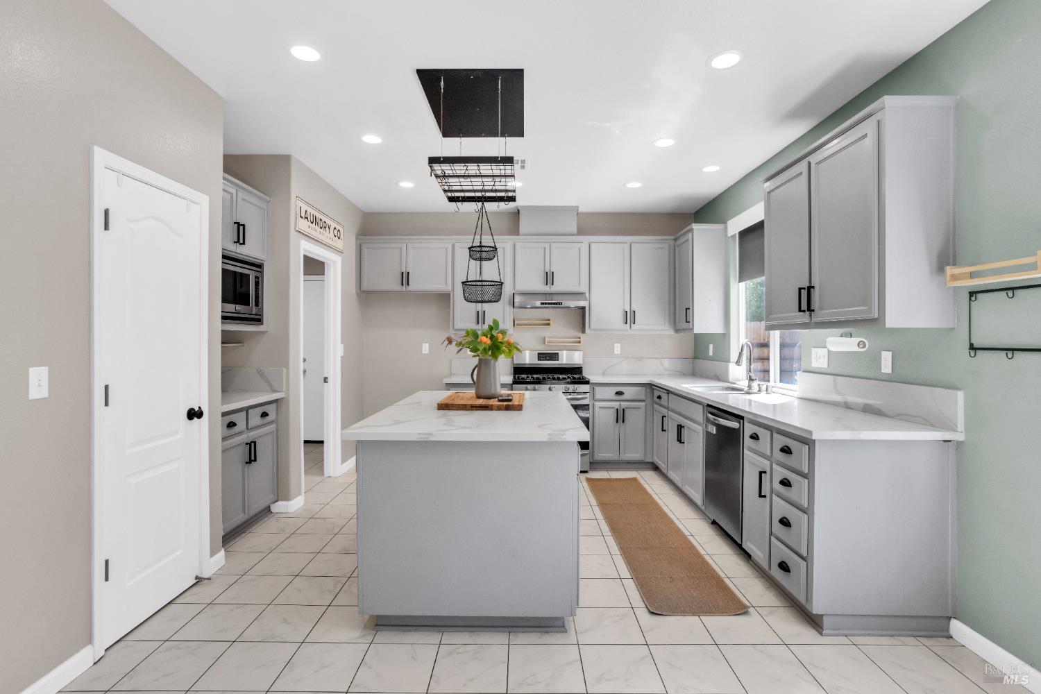 Detail Gallery Image 30 of 44 For 2040 Mariposa Dr, Dixon,  CA 95620 - 4 Beds | 2/1 Baths