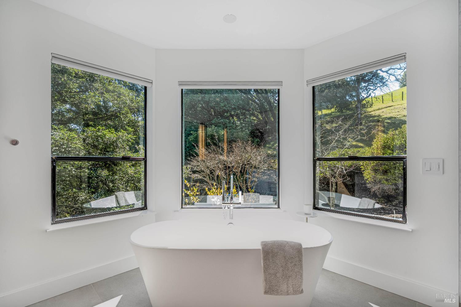 Detail Gallery Image 16 of 45 For 19185 Mesquite Ct, Sonoma,  CA 95476 - 4 Beds | 3/1 Baths