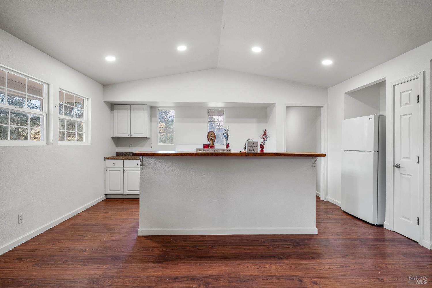 Detail Gallery Image 20 of 42 For 21710 E Highway 20 Hwy, Clearlake Oaks,  CA 95423 - 2 Beds | 1 Baths