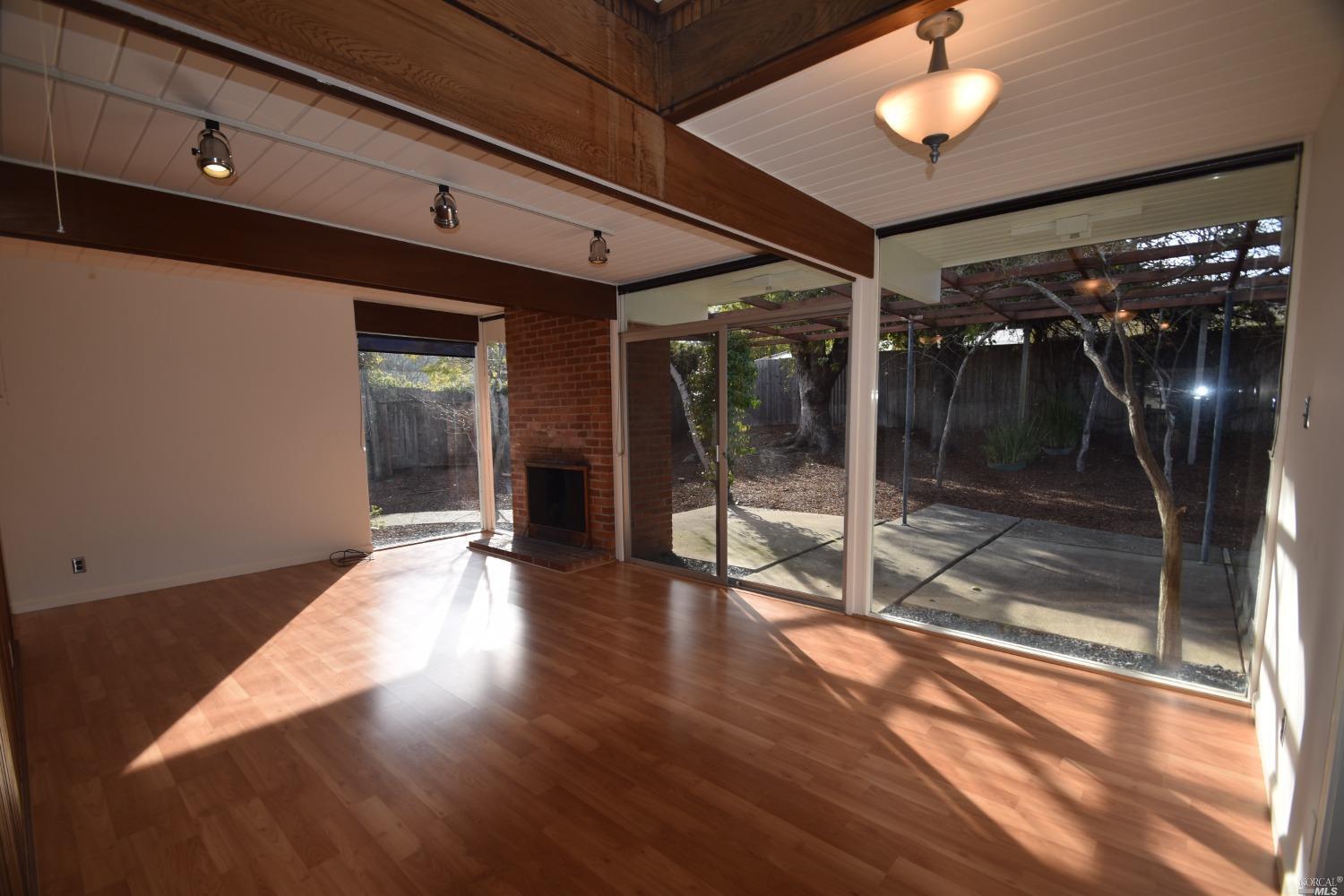 Detail Gallery Image 7 of 46 For 2151 Elderberry Ln, San Rafael,  CA 94903 - 3 Beds | 2 Baths