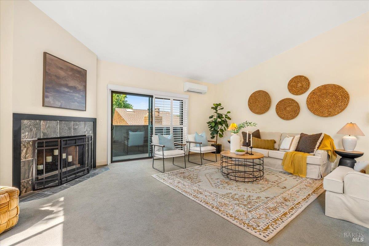 Detail Gallery Image 6 of 34 For 1 Freedom Ln, Petaluma,  CA 94952 - 2 Beds | 2/1 Baths
