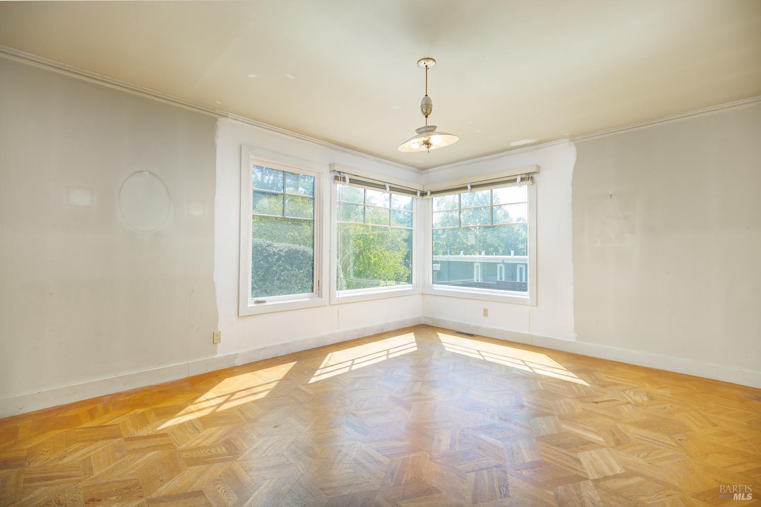 Detail Gallery Image 11 of 35 For 20 Shell Rd, Mill Valley,  CA 94941 - 3 Beds | 1/1 Baths