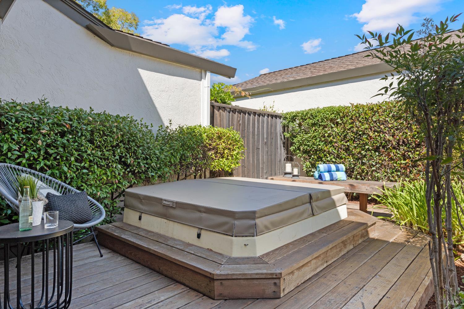 Detail Gallery Image 25 of 37 For 9 Village Ct, San Rafael,  CA 94903 - 3 Beds | 2/1 Baths