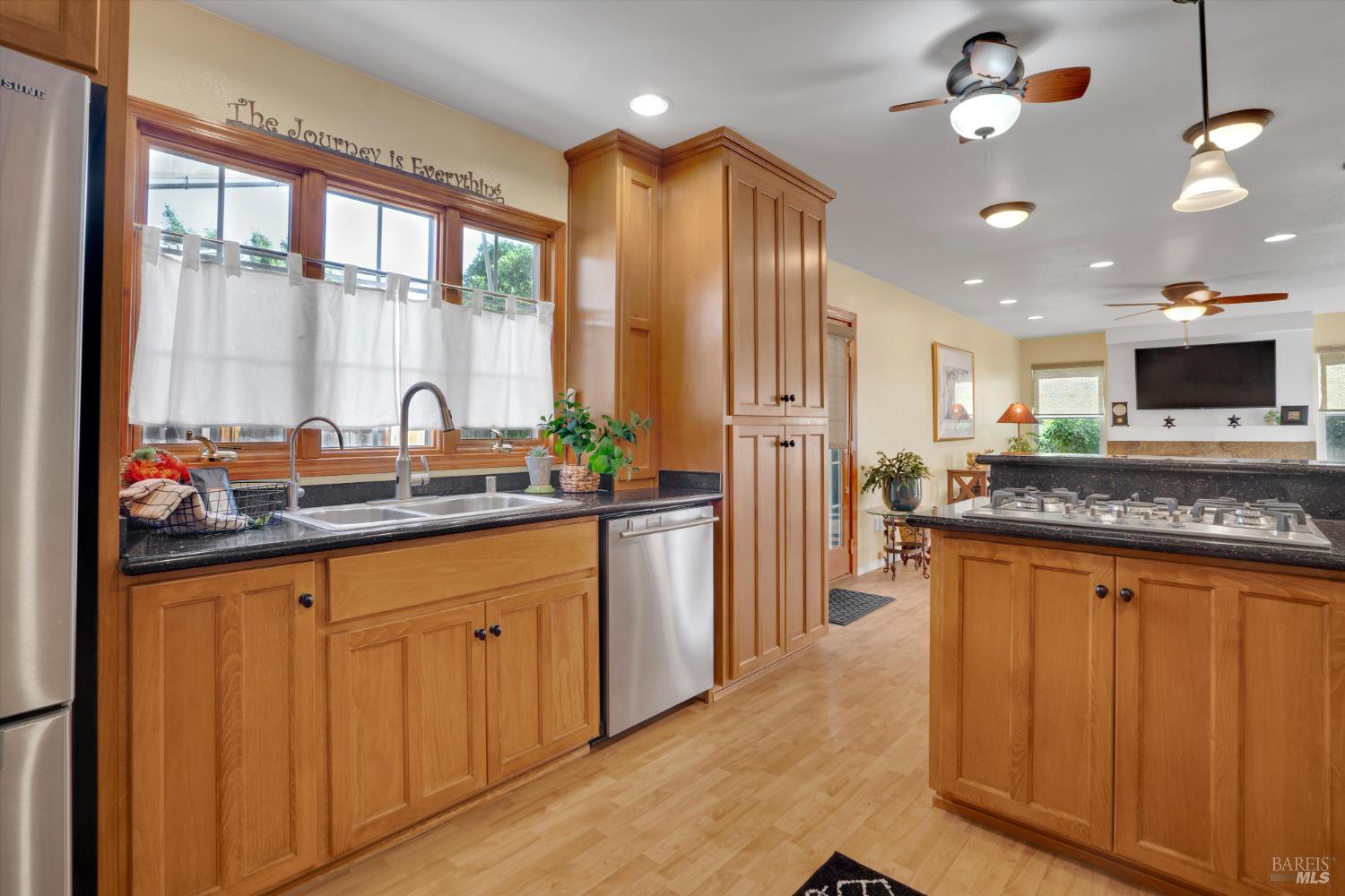 Detail Gallery Image 14 of 46 For 636 Meadows Ct, Fairfield,  CA 94534 - 4 Beds | 3 Baths