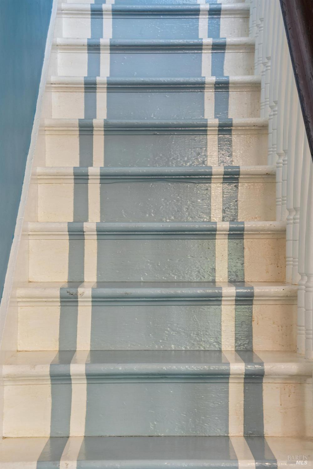 Detail Gallery Image 13 of 68 For 23 Brighton Ave, Bolinas,  CA 94924 - 9 Beds | 2/1 Baths