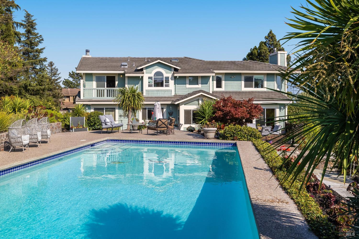 Detail Gallery Image 22 of 76 For 16 Fontana Ct, Novato,  CA 94945 - 5 Beds | 3/1 Baths