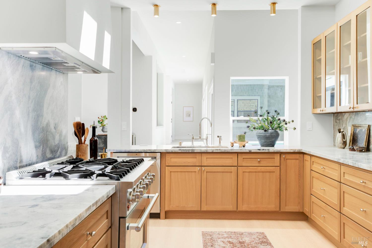 Detail Gallery Image 6 of 63 For 71 Pacheco Creek Dr, Novato,  CA 94949 - 4 Beds | 3/1 Baths