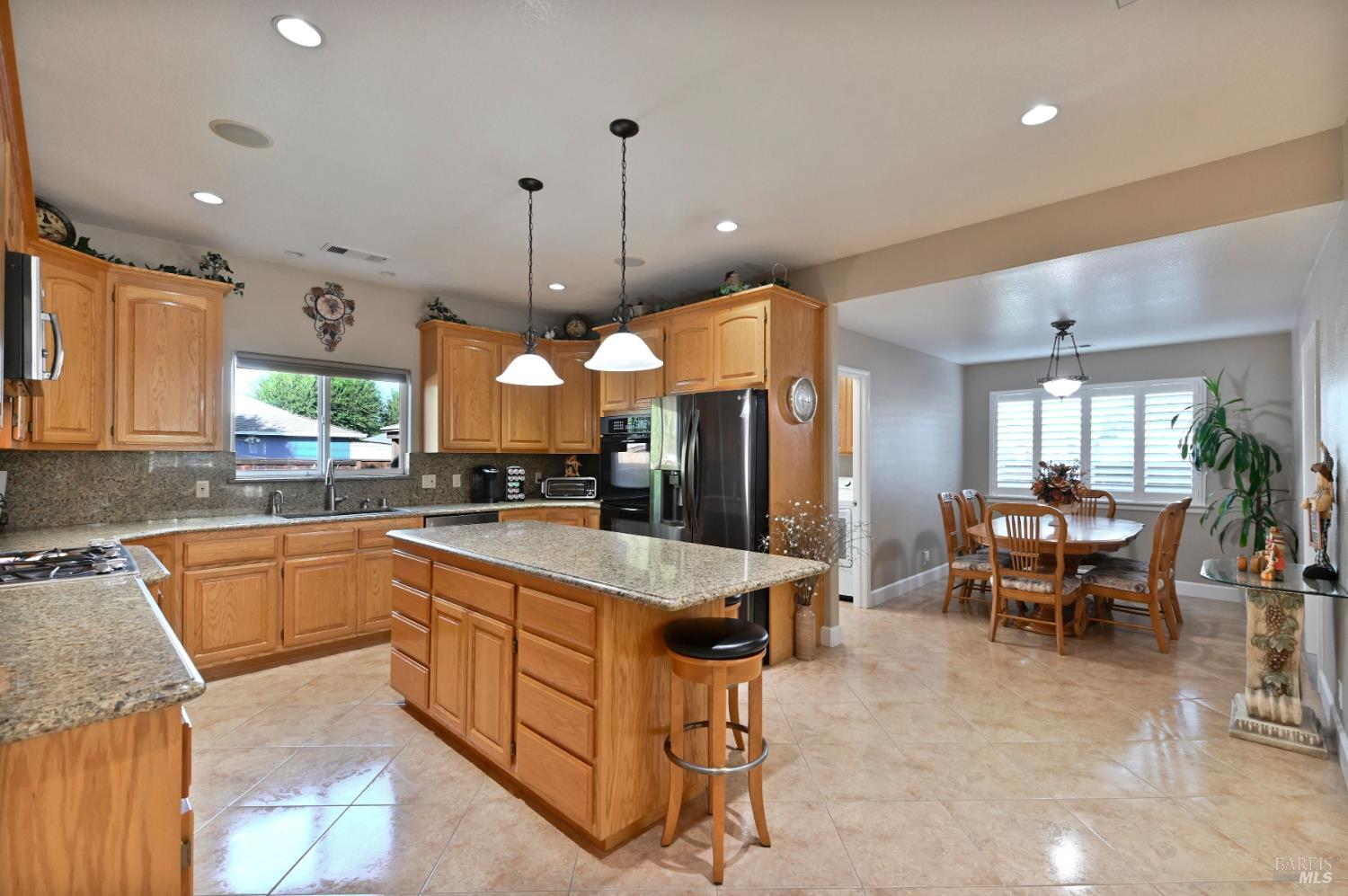 Detail Gallery Image 10 of 32 For 818 Thereza Way, Rio Vista,  CA 94571 - 4 Beds | 2/1 Baths