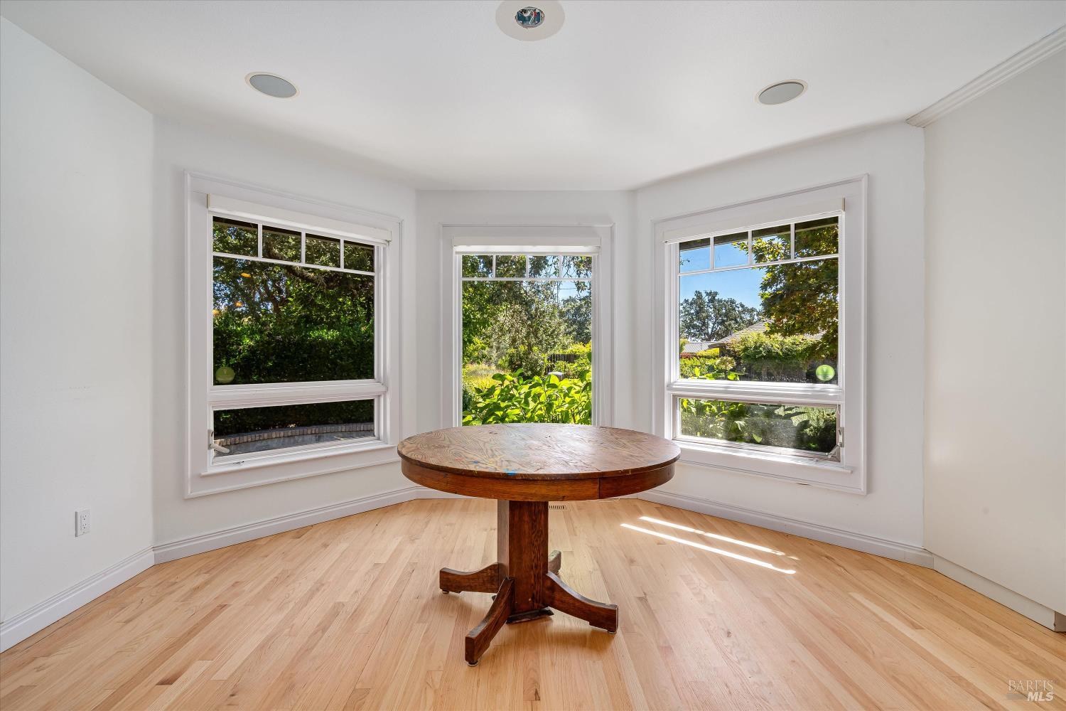 Detail Gallery Image 8 of 49 For 1549 E Napa St, Sonoma,  CA 95476 - 3 Beds | 2 Baths