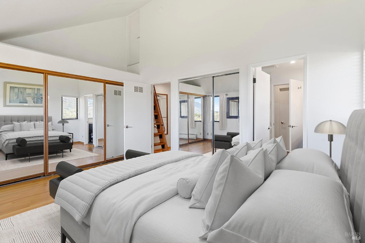 Detail Gallery Image 10 of 47 For 12 Ridgeview Ct, Sausalito,  CA 94965 - 2 Beds | 2/1 Baths