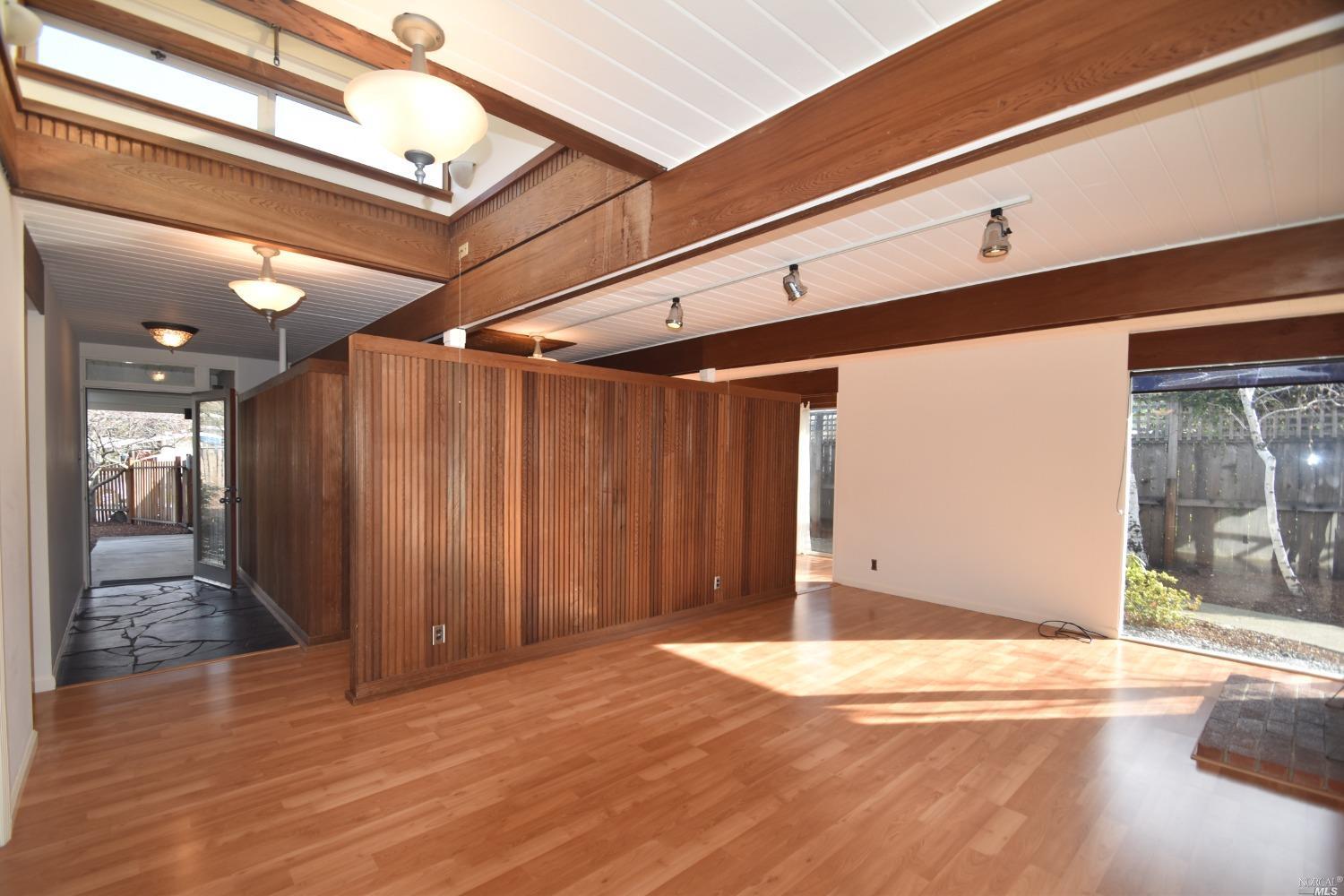Detail Gallery Image 6 of 46 For 2151 Elderberry Ln, San Rafael,  CA 94903 - 3 Beds | 2 Baths
