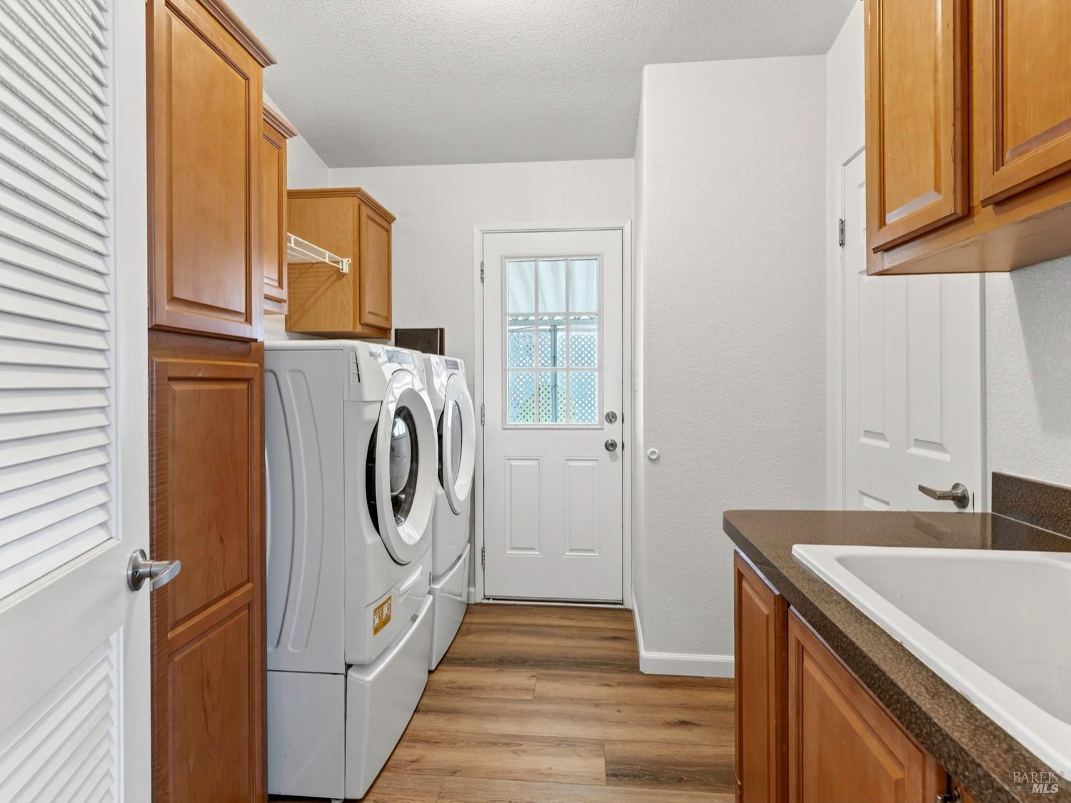 Detail Gallery Image 14 of 27 For 155 Shoreham Way, Santa Rosa,  CA 95401 - 3 Beds | 2 Baths