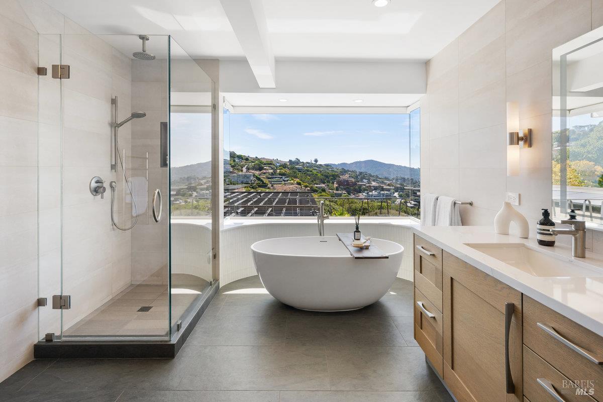 Detail Gallery Image 27 of 72 For 1 Tara View Rd, Belvedere Tiburon,  CA 94920 - 8 Beds | 4/1 Baths