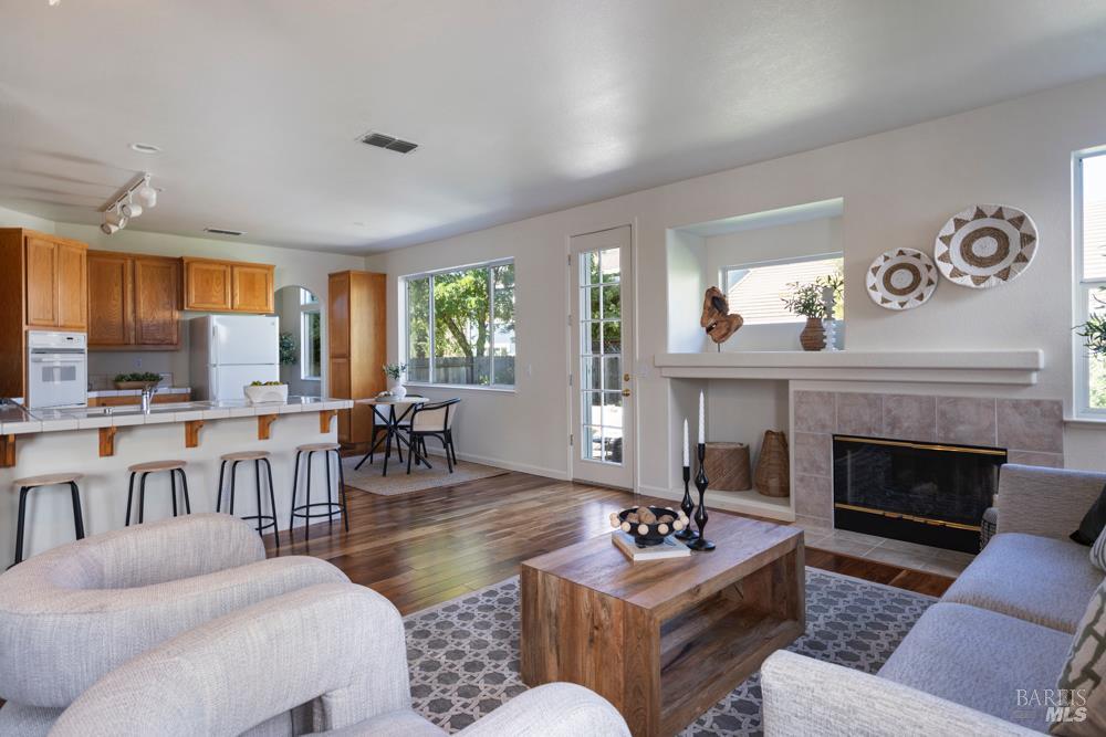 Detail Gallery Image 12 of 39 For 8011 Mammoth Dr, Rohnert Park,  CA 94928 - 3 Beds | 2/1 Baths