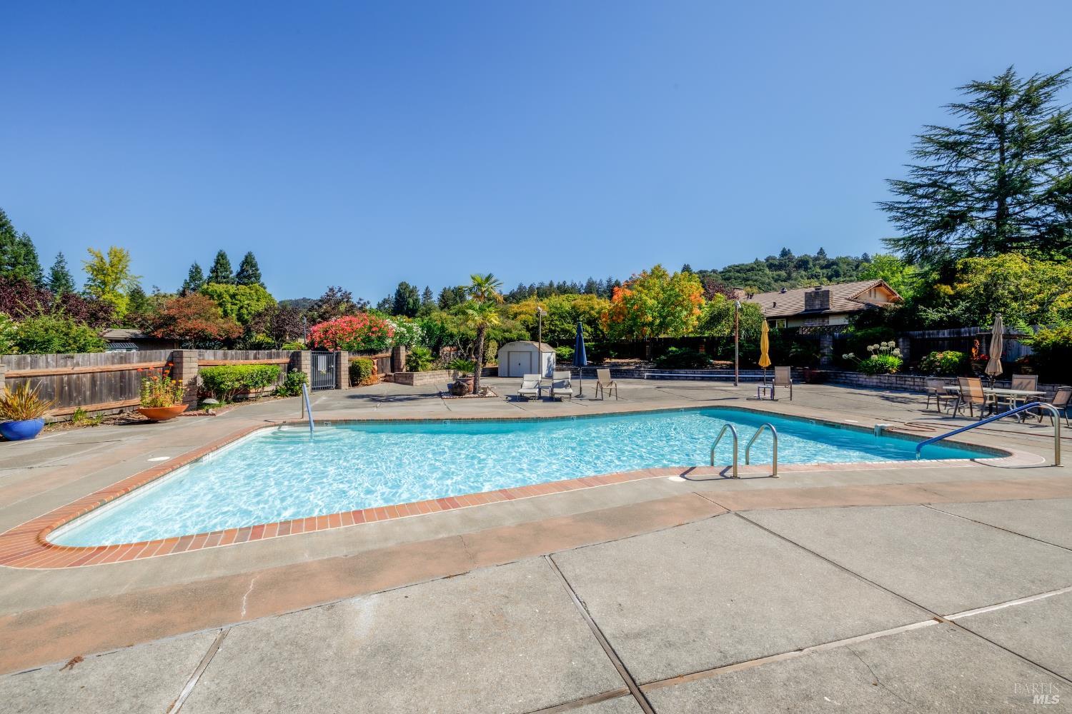 Detail Gallery Image 2 of 12 For 446 Las Casitas Ct #D,  Santa Rosa,  CA 95403 - 3 Beds | 2 Baths