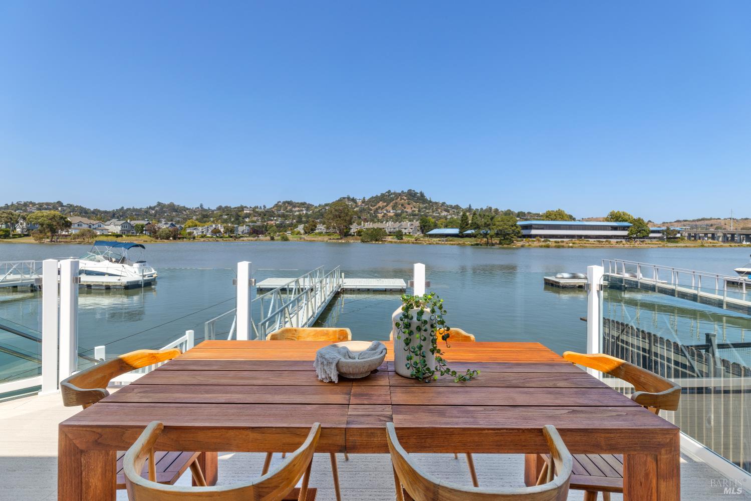 Detail Gallery Image 35 of 47 For 254 Riviera Cir, Larkspur,  CA 94939 - 3 Beds | 2/1 Baths