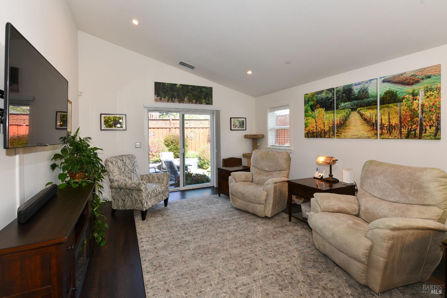 Detail Gallery Image 20 of 44 For 3748 Mocha Ln, Santa Rosa,  CA 95403 - 2 Beds | 2 Baths