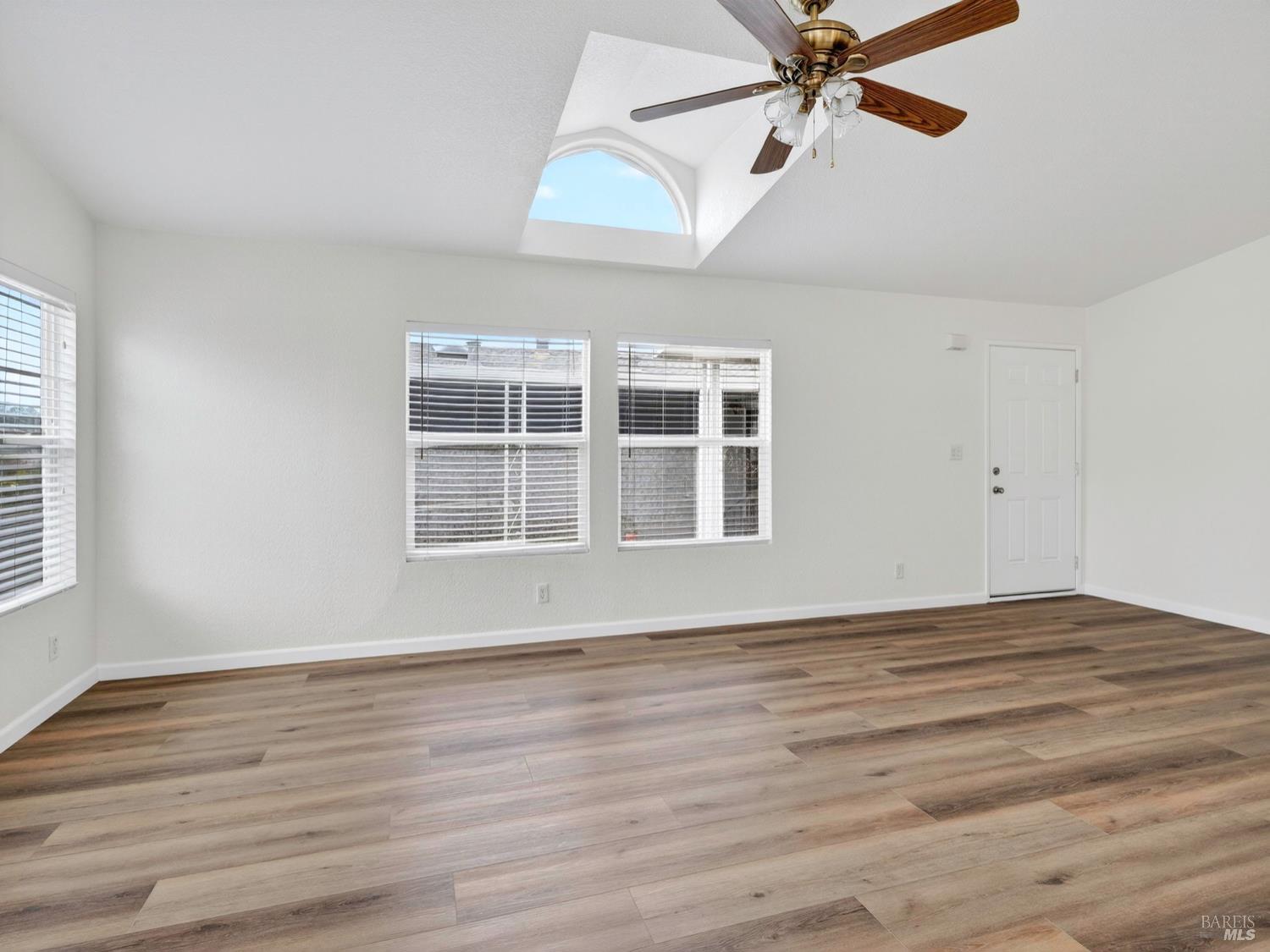 Detail Gallery Image 7 of 27 For 155 Shoreham Way, Santa Rosa,  CA 95401 - 3 Beds | 2 Baths