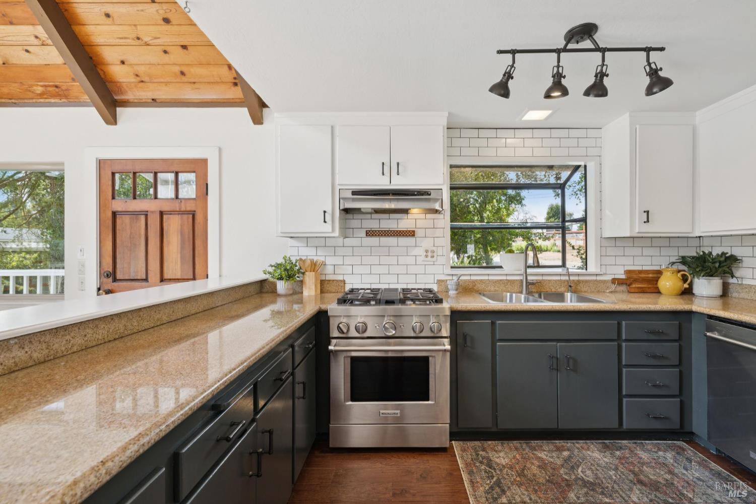 Detail Gallery Image 4 of 62 For 5611 Blank Rd, Sebastopol,  CA 95472 - 3 Beds | 2 Baths