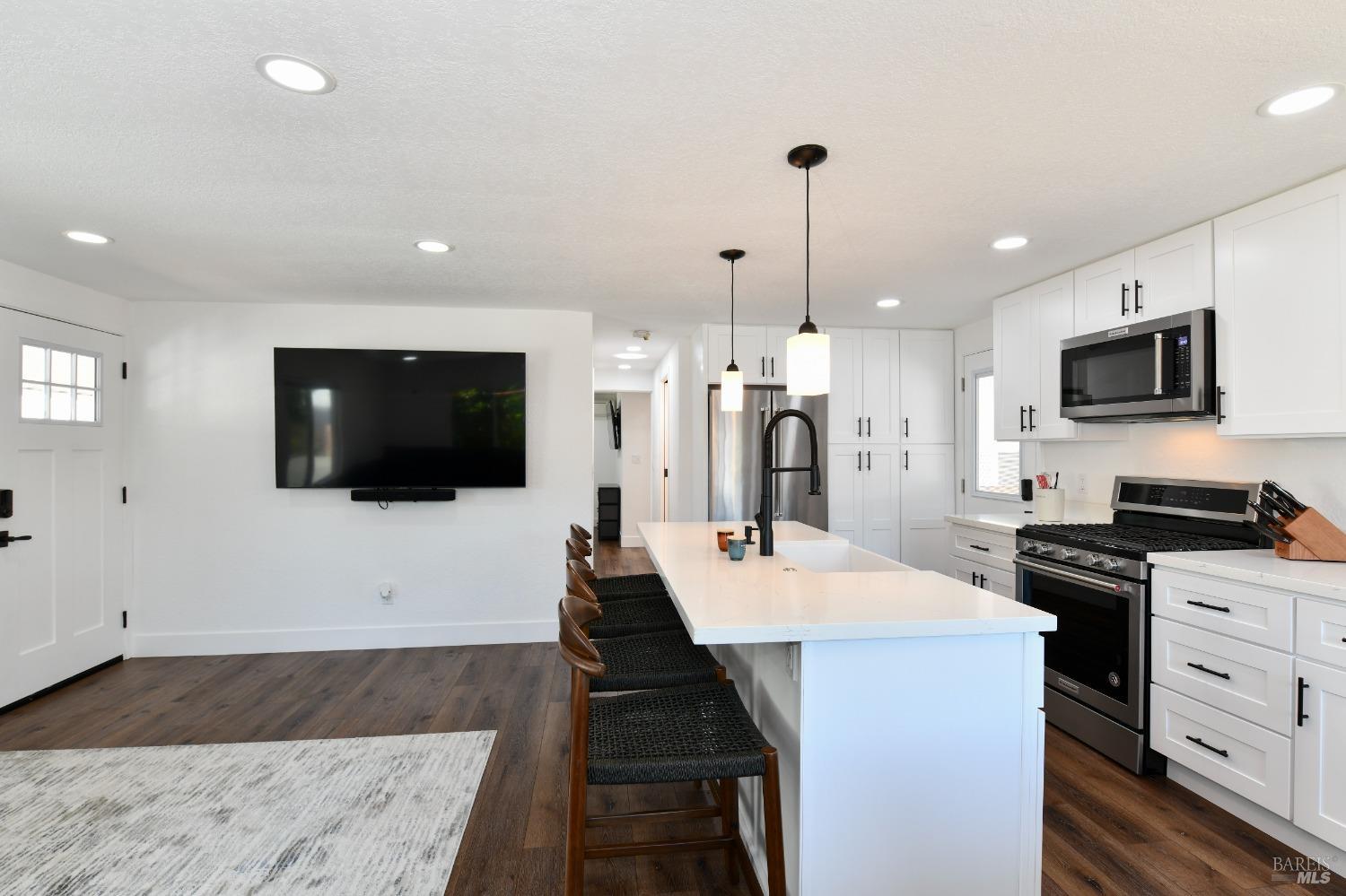 Detail Gallery Image 5 of 24 For 541 Mason St 8, Healdsburg,  CA 95448 - 2 Beds | 2 Baths