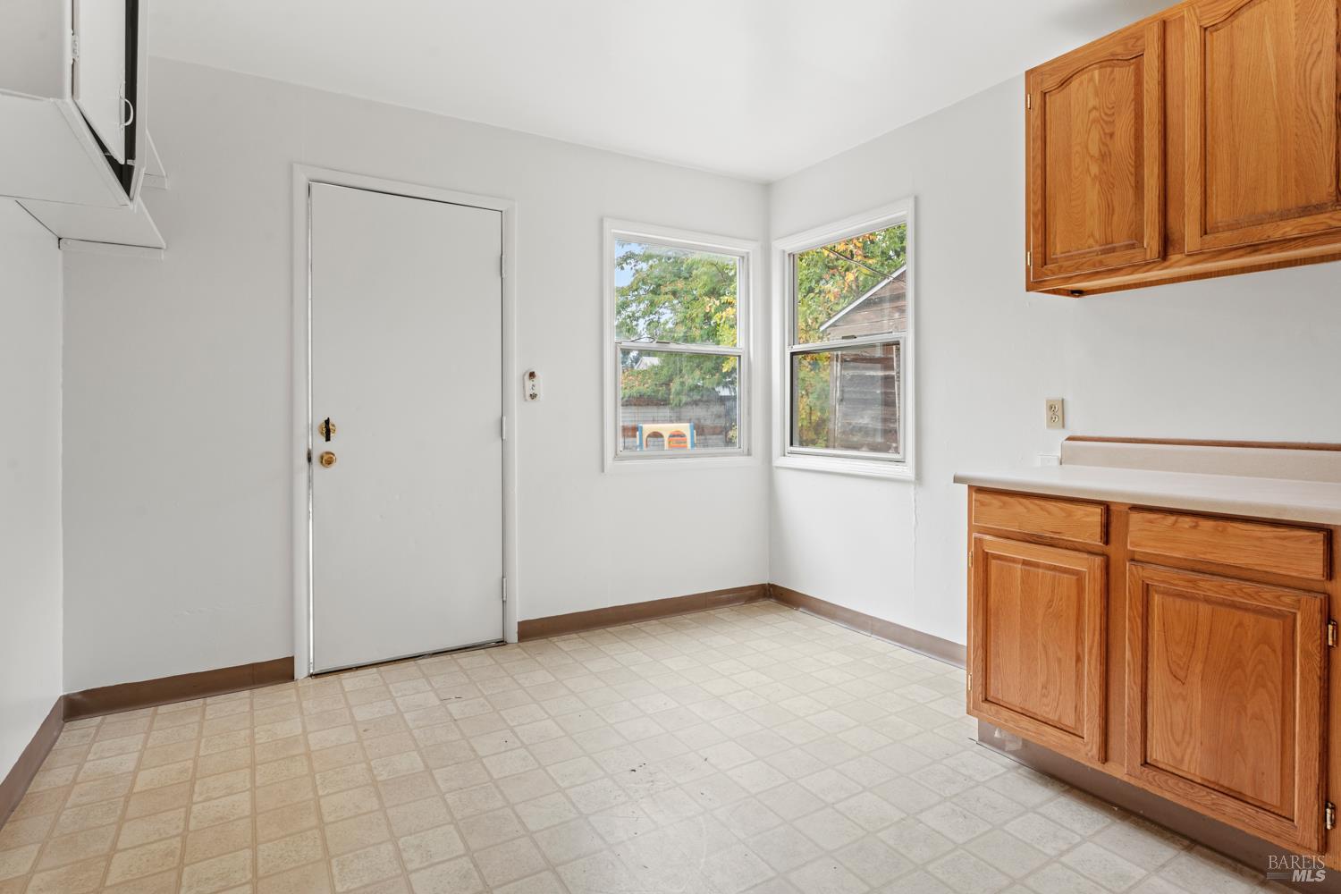 Detail Gallery Image 9 of 14 For 288 E San Francisco Ave, Willits,  CA 95490 - 2 Beds | 1 Baths