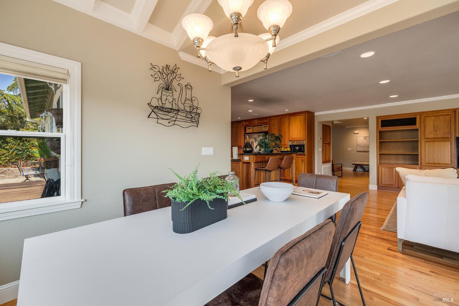 Detail Gallery Image 30 of 76 For 16 Fontana Ct, Novato,  CA 94945 - 5 Beds | 3/1 Baths