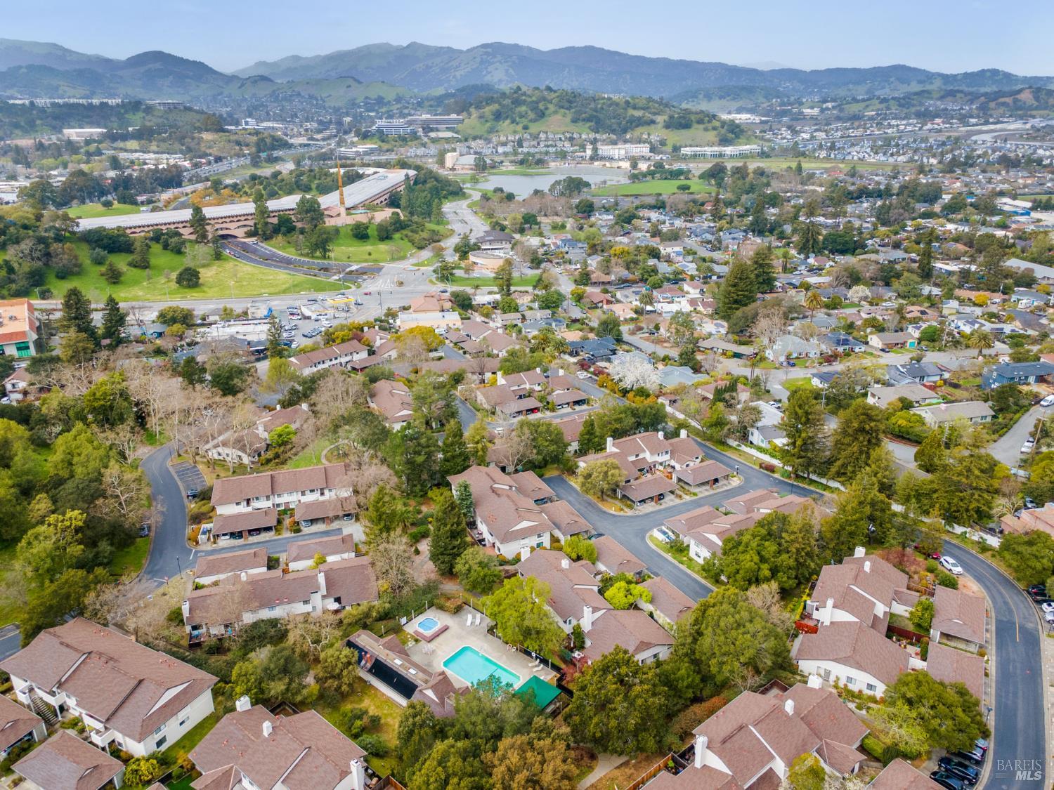 Detail Gallery Image 31 of 37 For 9 Village Ct, San Rafael,  CA 94903 - 3 Beds | 2/1 Baths