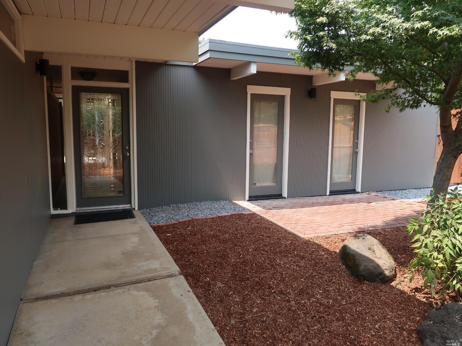 Detail Gallery Image 3 of 46 For 2151 Elderberry Ln, San Rafael,  CA 94903 - 3 Beds | 2 Baths