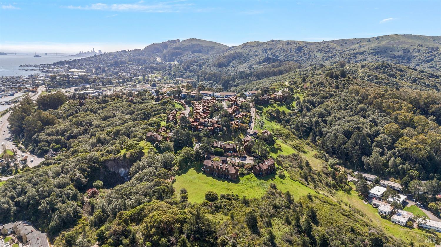 Detail Gallery Image 39 of 47 For 12 Ridgeview Ct, Sausalito,  CA 94965 - 2 Beds | 2/1 Baths