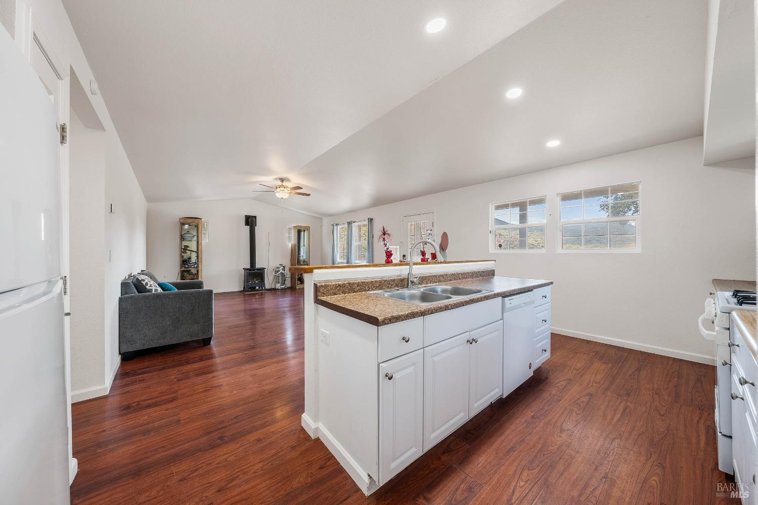 Detail Gallery Image 19 of 42 For 21710 E Highway 20 Hwy, Clearlake Oaks,  CA 95423 - 2 Beds | 1 Baths