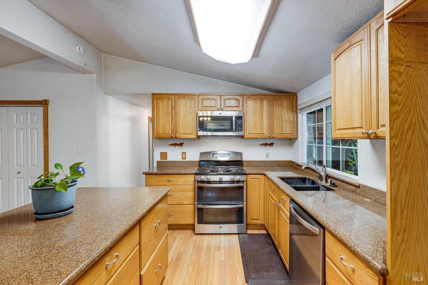 Detail Gallery Image 21 of 92 For 524 Mountain View Ave, Santa Rosa,  CA 95407 - 2 Beds | 2 Baths