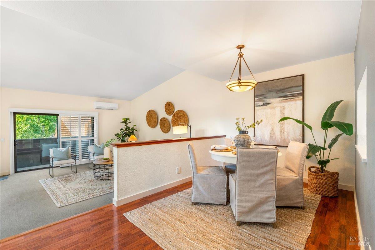 Detail Gallery Image 8 of 34 For 1 Freedom Ln, Petaluma,  CA 94952 - 2 Beds | 2/1 Baths